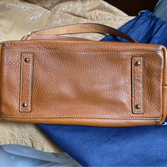 GUC Dooney and Bourke classic style shoulder bag. - Picture 2 of 6